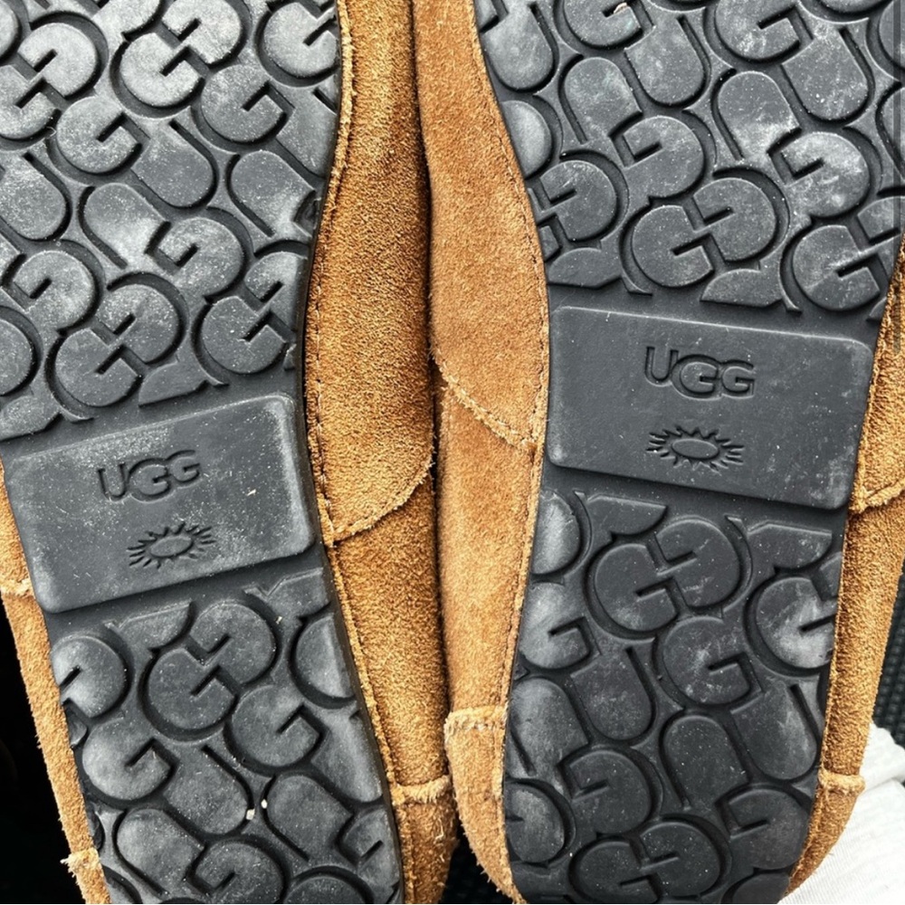 NWOB Ugg slippers - Picture 2 of 5